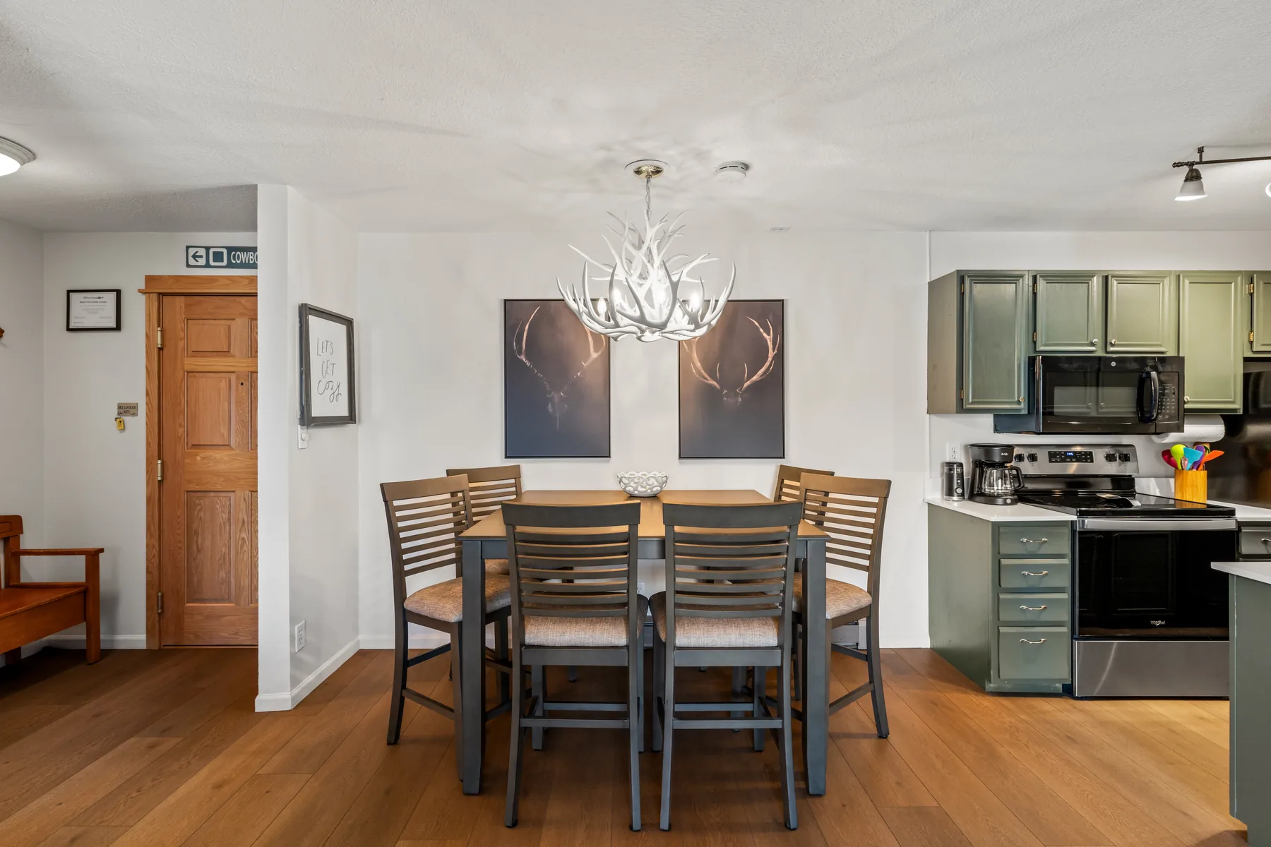 Dining room with antler-inspired decor
